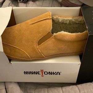 - Minnetonka men’s slippers